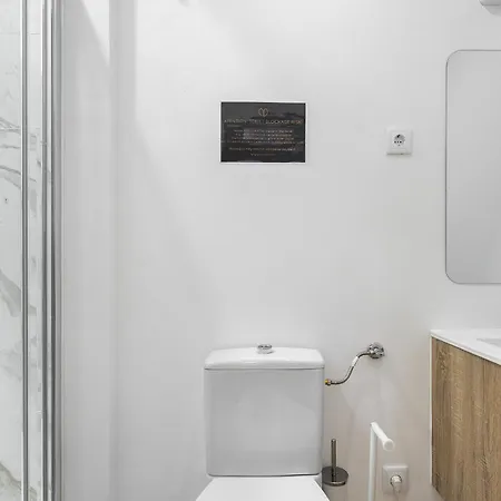 בית הארחה Whome Smart Living Hub, Designer Spaces For Digital Nomads & Remote Workers *