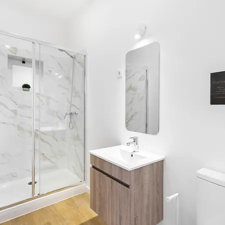 Whome Smart Living Hub, Designer Spaces For Digital Nomads & Remote Workers בית הארחה